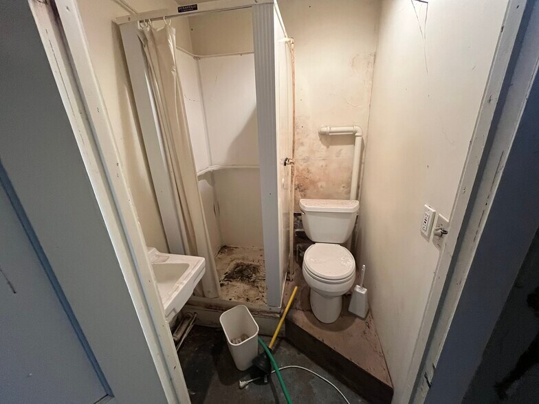 More Photos Of 439 Washington Rd, Woodbury Office For Sale