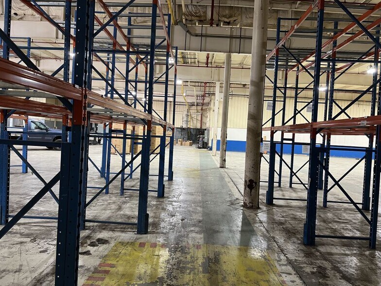 More Photos Of 14 Beaver Rd, Branford Distribution For Lease