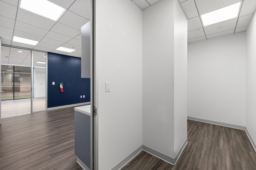 More Photos Of 17 S Briar Hollow Ln, Houston Office Residential For Lease