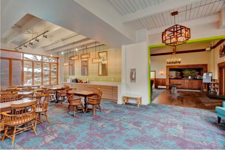 More Photos Of 428 Moseywood Rd, Lake Harmony Hotel For Sale