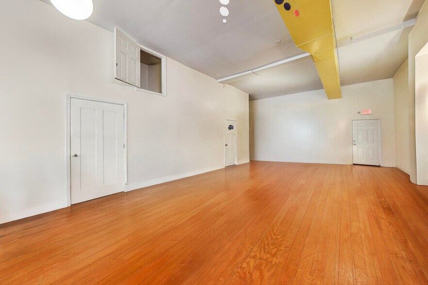 More Photos Of 918 N Ashland Ave, Chicago General Retail For Lease