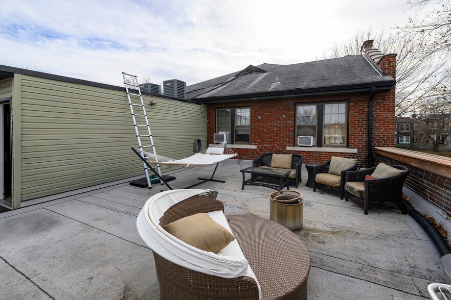 More Photos Of 5001 Pernod Ave, Saint Louis Flex For Sale