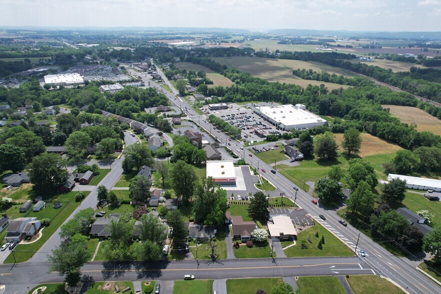 More Photos Of 1235 S Market St, Elizabethtown General Retail For Sale
