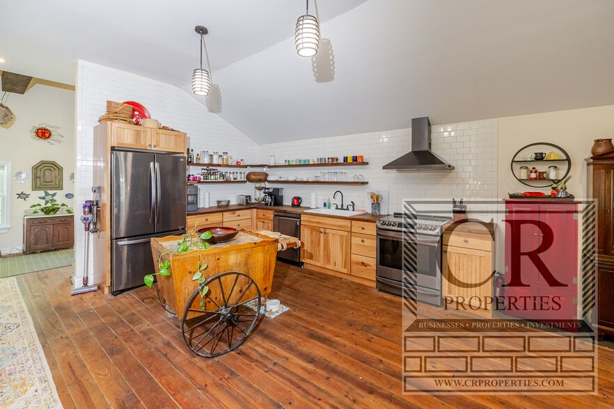More Photos Of 5768-5774 Albany Post Rd, Rhinebeck Freestanding For Sale