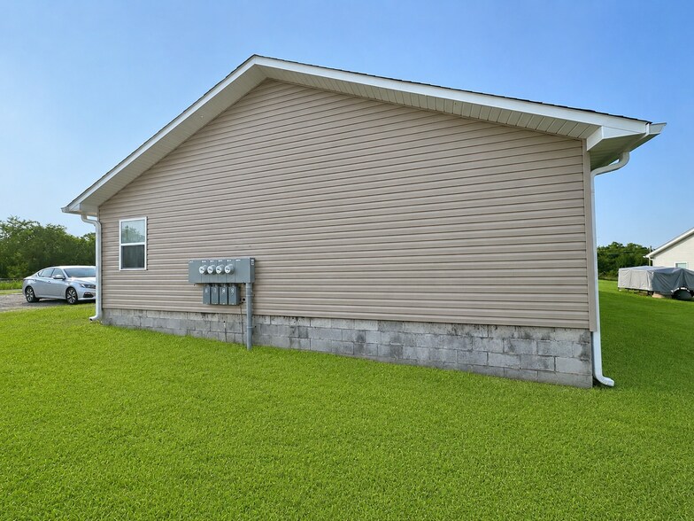 More Photos Of 191 Railroad St, Phil Campbell Dormitory For Sale