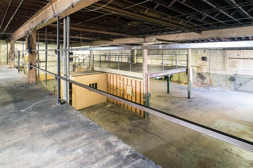 More Photos Of 575 E Milwaukee St, Detroit Warehouse For Lease