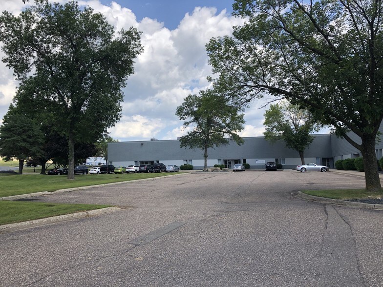 More Photos Of 2506-2526 Northland Dr, Mendota Heights Warehouse For Lease