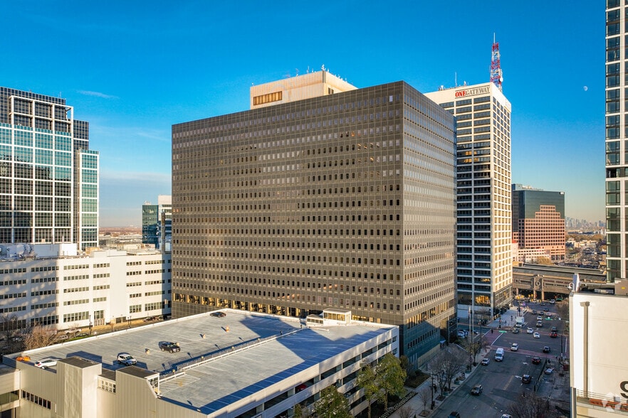 More Photos Of 2 Gateway Ctr, Newark Office For Lease