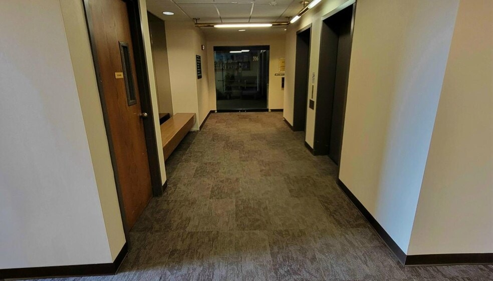More Photos Of 580 S High St, Columbus Office For Lease