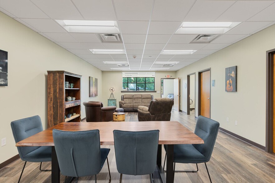 More Photos Of 533 Myatt Dr, Madison Showroom For Sale