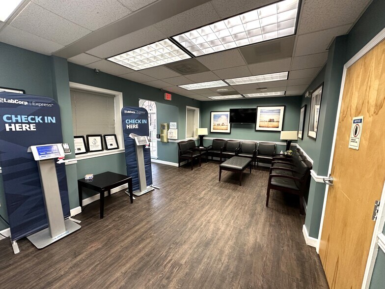 More Photos Of 11350 Pembrooke Sq, Waldorf Medical For Sale