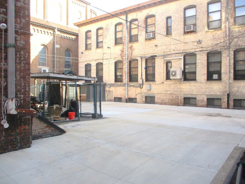 More Photos Of 237 Jerome St, Brooklyn Schools For Lease