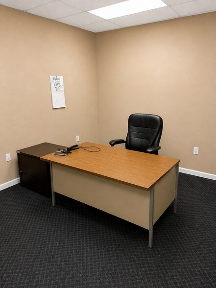 More Photos Of 825 W 3rd St, Caruthersville Office For Lease