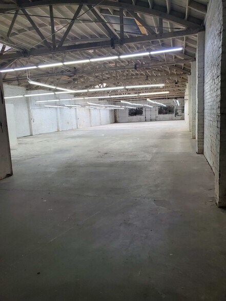 More Photos Of 6633 McKinley Ave, Los Angeles Manufacturing For Sale