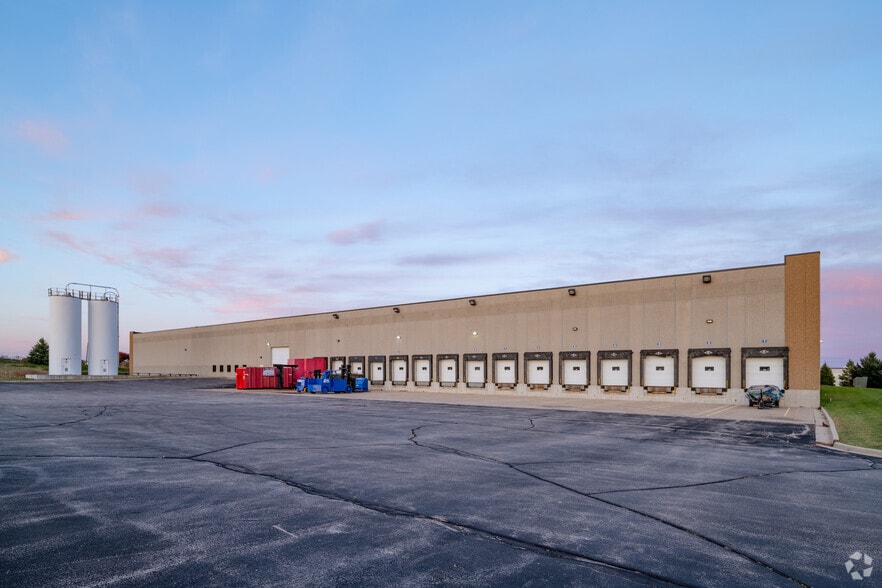 More Photos Of 2845 Wingate St, West Bend Distribution For Sale