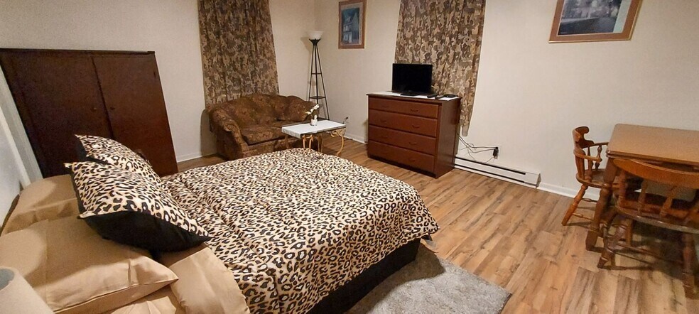 More Photos Of 211-17 Main St, Royersford Bar For Sale