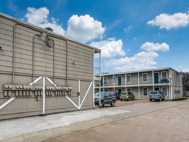 More Photos Of 5111 Interstate 35 N, Waco Apartments For Sale