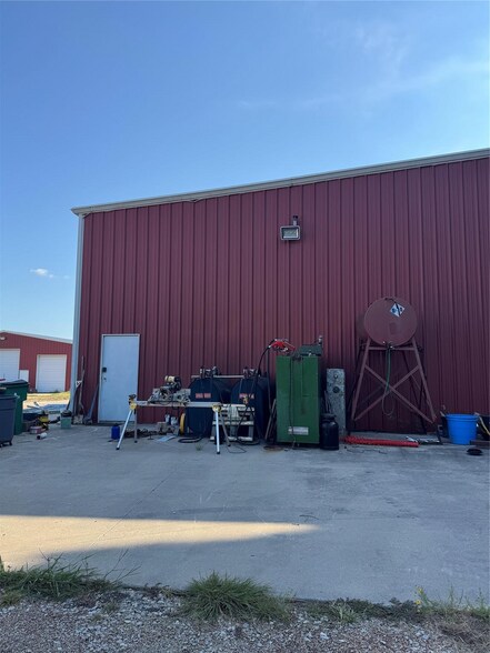 More Photos Of 6917 Orilla Ln, Fort Worth Warehouse For Lease