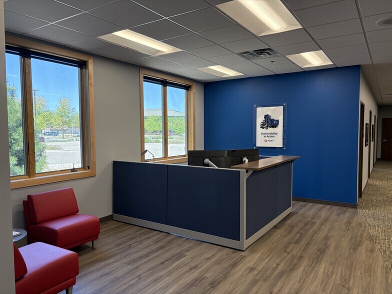 More Photos Of 10729 Town Square Dr NE, Blaine Medical For Lease