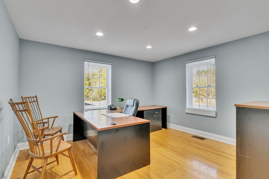 More Photos Of 9279 Kings Hwy, King George Loft Creative Space For Sale