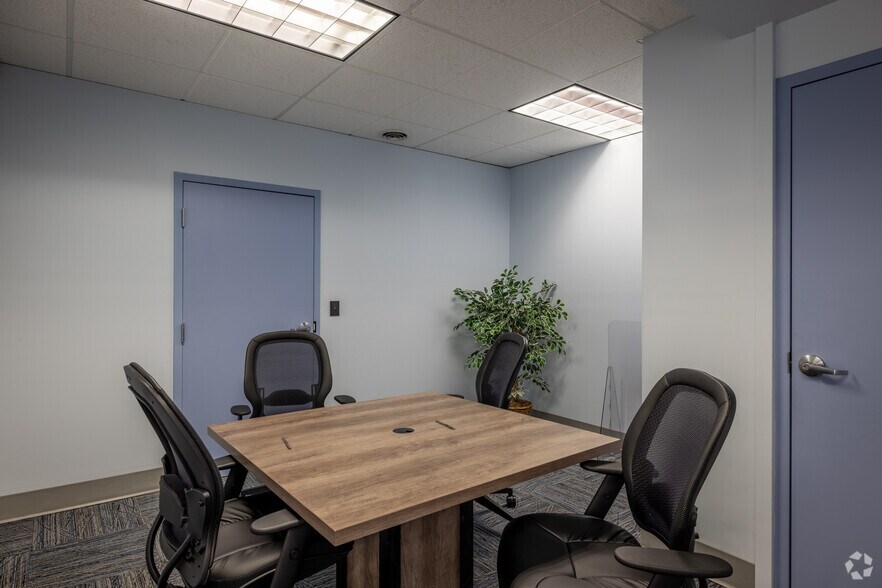 More Photos Of 380 Berry St, Woodbridge Office For Sale