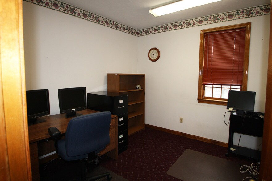 More Photos Of 2527 Cranberry Hwy, Wareham Office For Sale