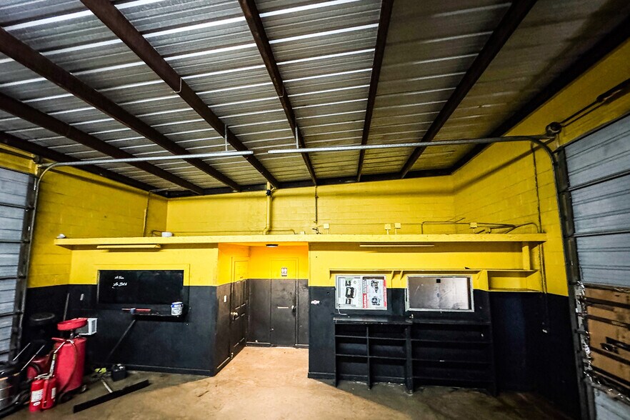 More Photos Of 261 SH 75 Hwy, Huntsville Service For Sale