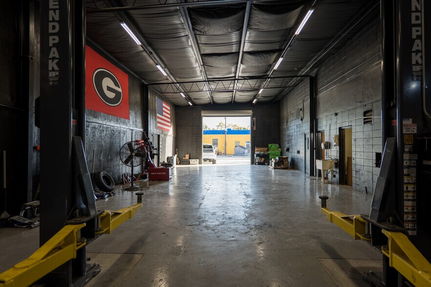 More Photos Of 1201 N Ashley St, Valdosta Auto Repair For Sale