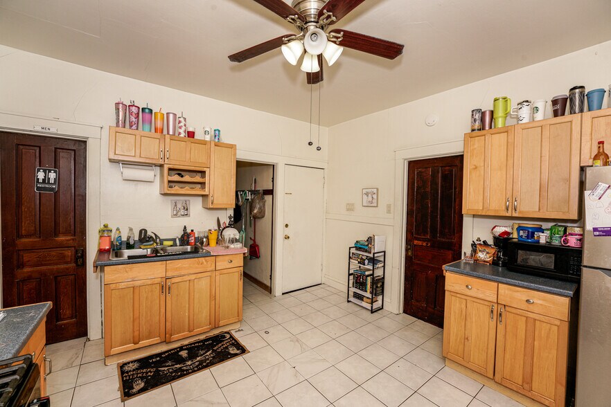 More Photos Of 1825 N Astor St, Milwaukee Multifamily For Sale