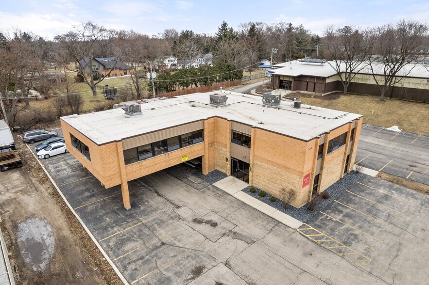 More Photos Of 5413 Walnut Ave, Downers Grove Office For Lease