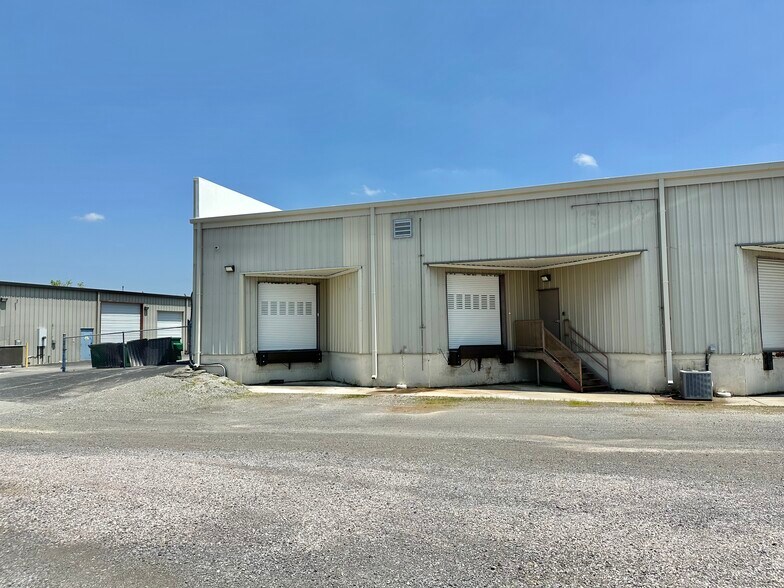 More Photos Of 627 American Glass Way, Knoxville Research And Development For Lease