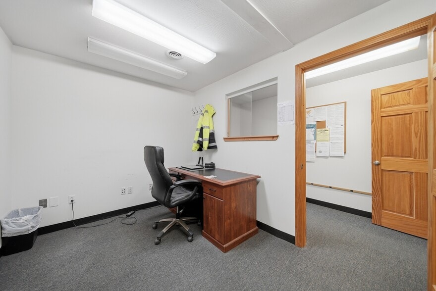 More Photos Of 141 Sanborn Rd, Tilton Flex For Sale