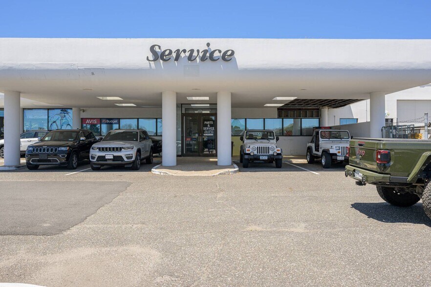 More Photos Of 691 County Road 39A, Southampton Auto Dealership For Lease