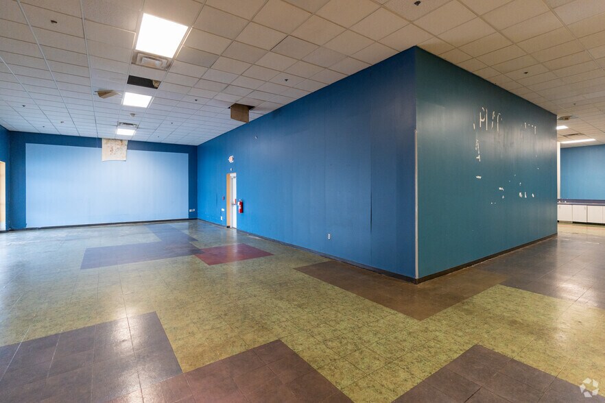 More Photos Of 1900-1974 Stone Rose Dr, Rocky Mount General Retail For Sale