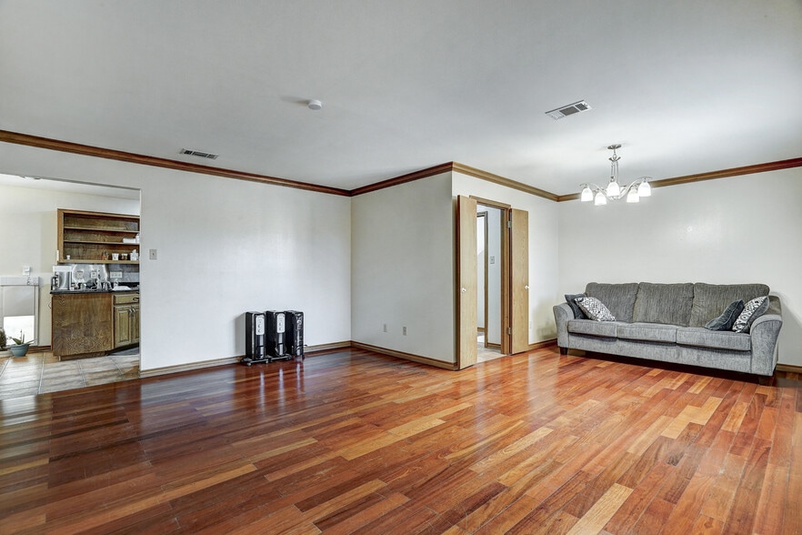 More Photos Of 40202 Settlers Path, Georgetown Apartments For Sale