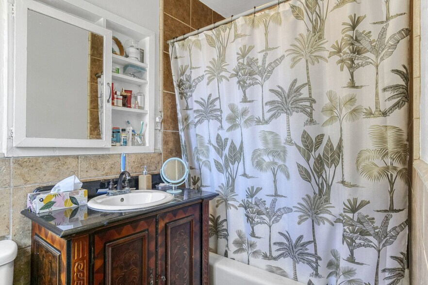 More Photos Of 2045 Penmar Ave, Venice Apartments For Sale