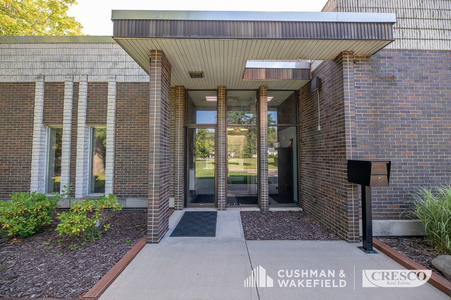 More Photos Of 749 Miner Rd, Highland Heights Office For Sale