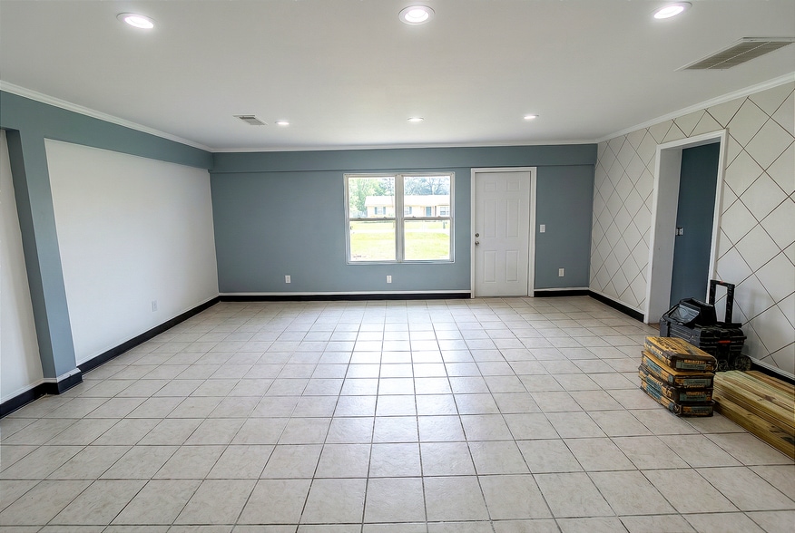 More Photos Of 706 Collins Hill Rd, Lawrenceville Office For Sale