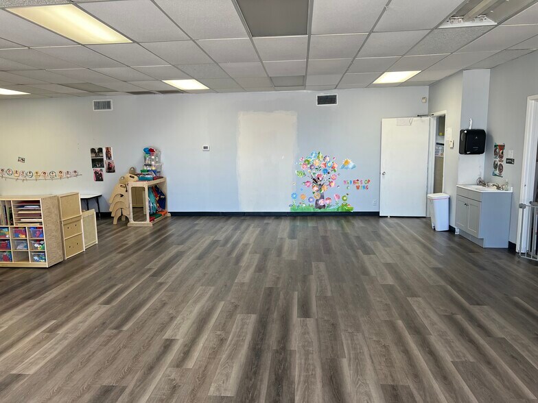 More Photos Of 1610 Wynn Joyce Rd, Garland Freestanding For Sale