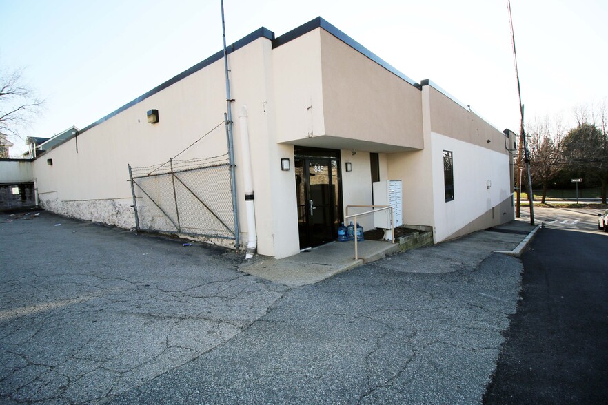 More Photos Of 845 N Main St, Providence Medical For Sale