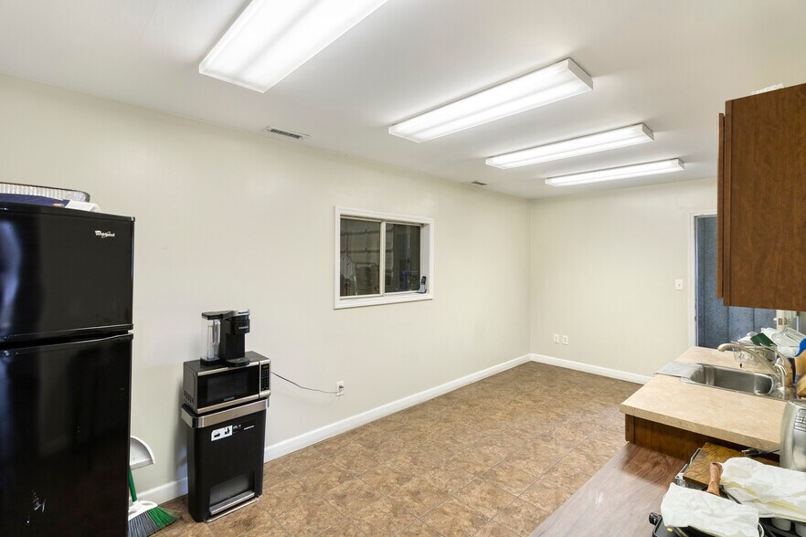 More Photos Of 4365 Gibson Dr, Tipp City Warehouse For Sale