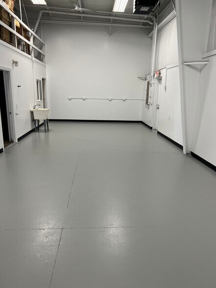 More Photos Of 12259-12315 Cleveland St, Nunica Warehouse For Lease