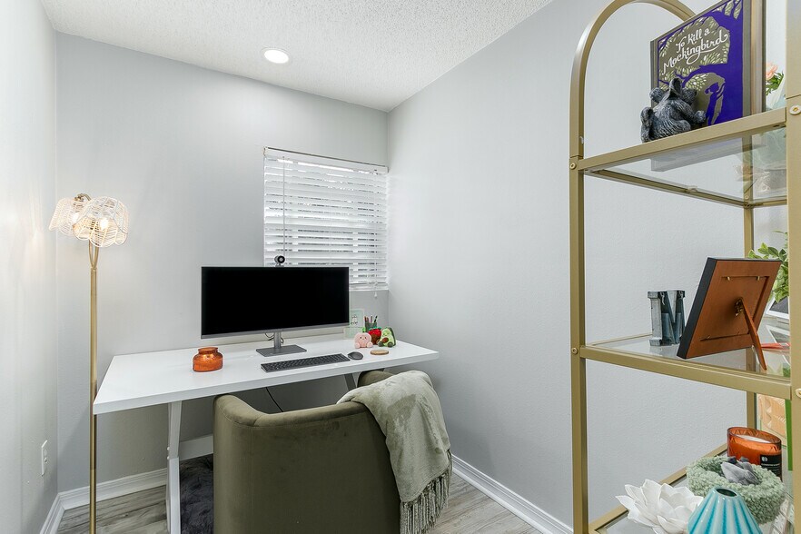 More Photos Of 621 S Locust Ave, Sanford Loft Creative Space For Sale