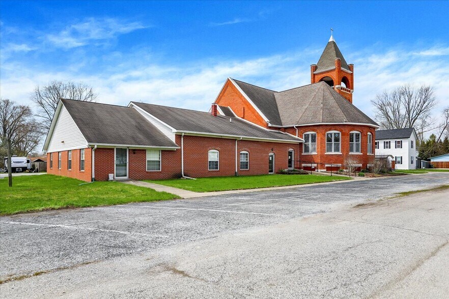 Primary Photo Of 300 E Third St, Carthage Religious Facility For Sale