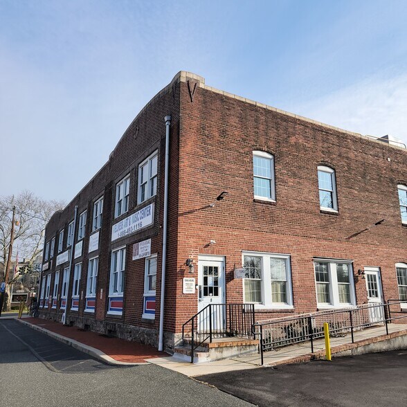 More Photos Of 600 Main St, Riverton Office For Sale