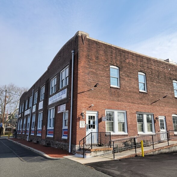 More Photos Of 600 Main St, Riverton Office For Sale