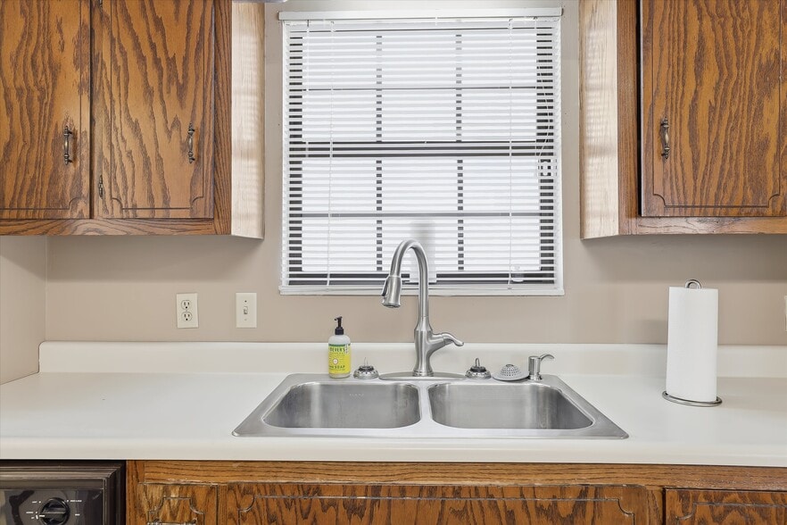 More Photos Of 7713 Oak Ridge Hwy, Knoxville Office For Sale