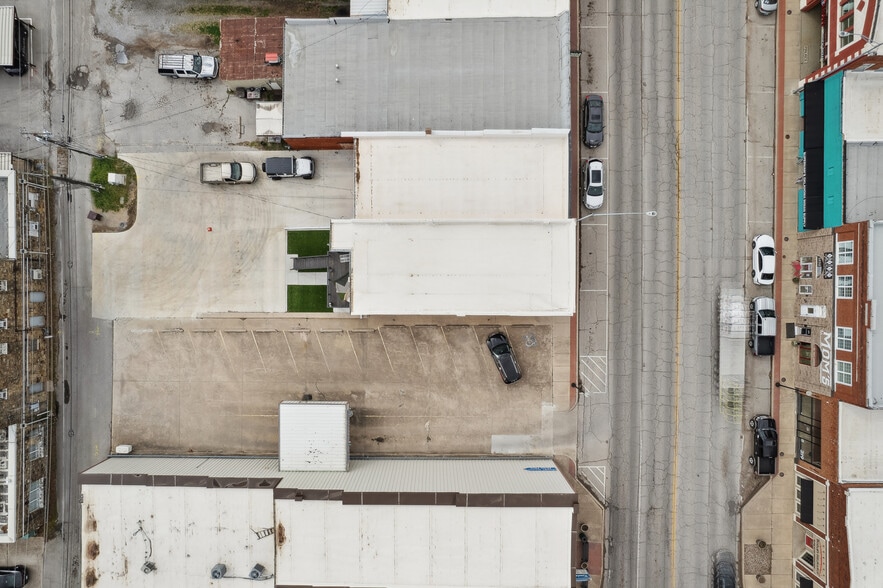 More Photos Of 216 E Rogers Blvd, Skiatook Storefront Retail Office For Sale