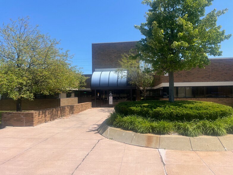 More Photos Of 2900 Union Lake Rd, Commerce Township Medical For Lease