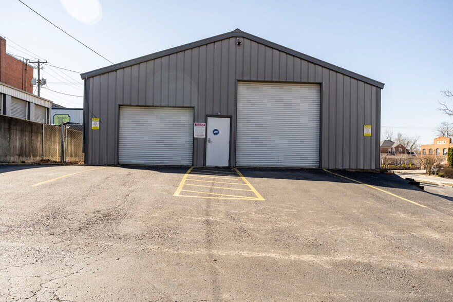 More Photos Of 210 N West St, Hillsboro Office For Sale